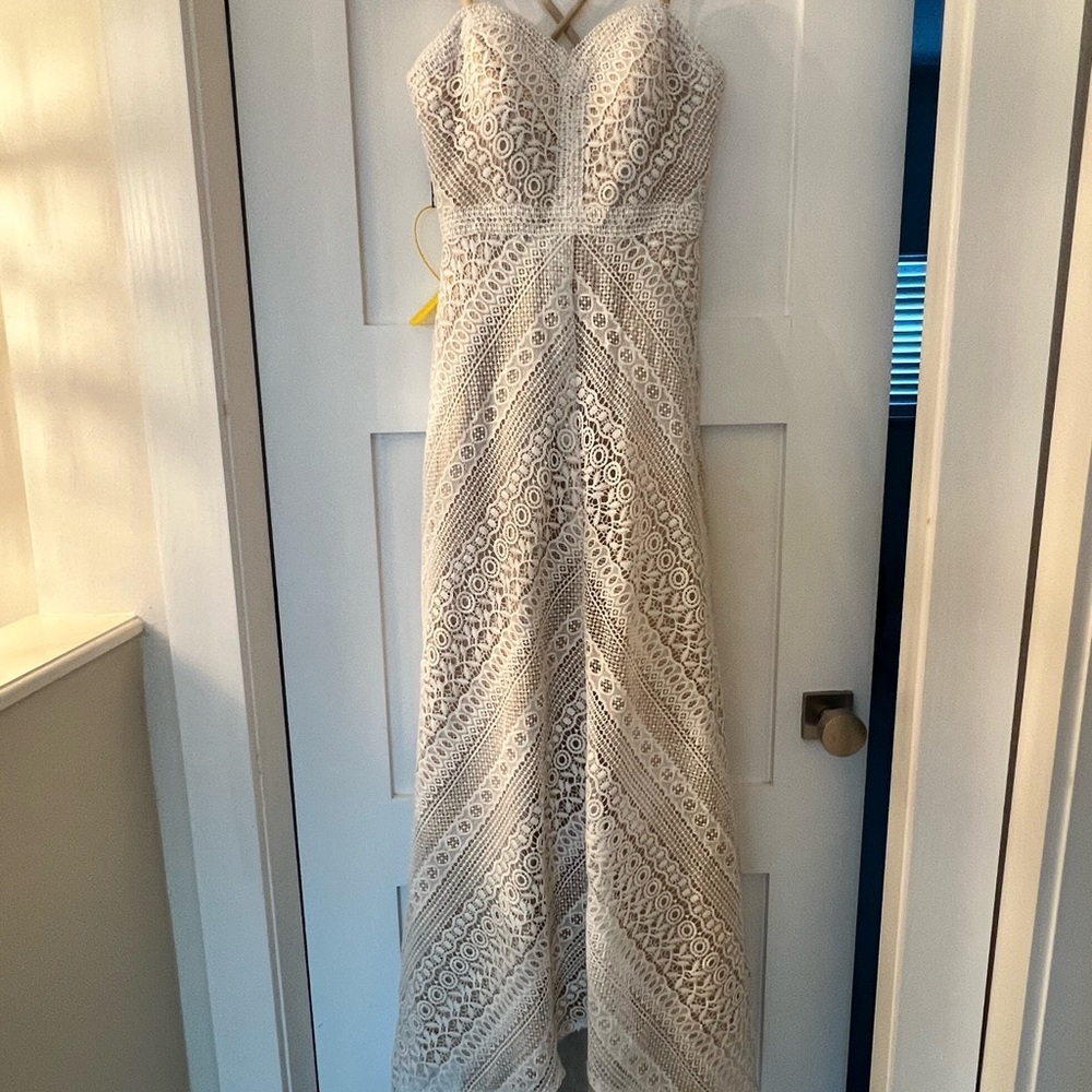 Elegant White Lace Women’s Dress